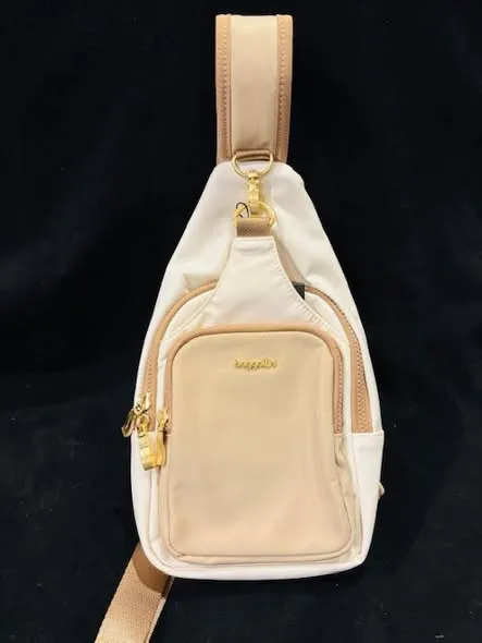baggallini nylon handbag 2 Baggallini travel-friendly nylon handbag available in Cave Creek